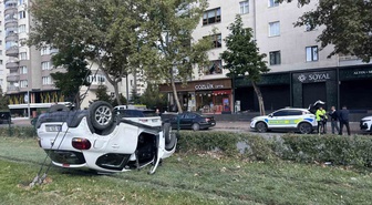 Kayseri Melikgazi'de iki otomobil çarpıştı, tramvay yoluna giren araç 1 yaralı verdi