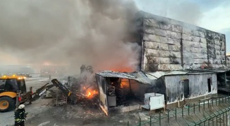 Kırklareli Çakıllı'da ilaç fabrikasındaki yangına çevre illerden itfaiye geldi