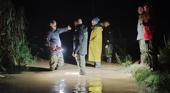 Kocaeli Gebze'de sele kapılan cipten sürücü kurtuldu, kayıp 2 kişi aranıyor