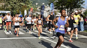 Ordu Altınordu'da düzenlenen 2. Ordu Yarı Maratonu'na 8 ülkeden 707 sporcu katıldı