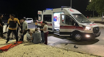 Şanlıurfa Karaköprü'de iki araç çarpıştı, 4 yaralı hastaneye kaldırıldı