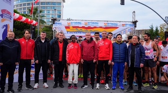 Zeytinburnu Cumhuriyet Koşusu'nda 2 bin 26 başvuruyla Ali Kaya birinci oldu