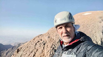 19 dağcı Cilo Dağı'nın 4 bin 135 rakımlı zirvesinde Fikret Yaşar'ı andı