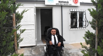 Aksaray'da cam kemik hastası muhtar Adem Atak 135 aydınlatma direği kazandırdı