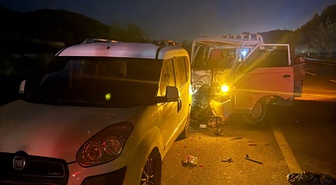 Alanya'da kamyonet park halindeki araca çarptı, sürücü yaralanıp hastaneye kaldırıldı
