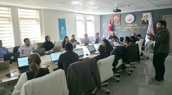 Amasya'da 15 sosyal hizmet personeline yapay zeka eğitimi verildi