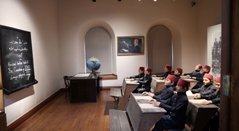 ASIRLIK MEKTEPLER - Sivas Lisesinin 139 yıllık eğitim serüveni