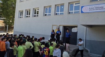 Bilecik Bozüyük'te polis 138 öğrenciye güvenli internet ve trafik kurallarını anlattı