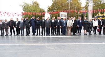 Çınarcık'ta 19 Ekim Muhtarlar Günü töreninde Atatürk Anıtı'na çelenk sunuldu