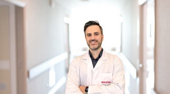 Dermatolog Müşfiki, sonbaharda saç dökülmesinde geçici artış olabileceğini söyledi