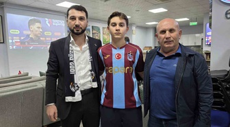 Düzce'de iki takım taraftarı, Trabzonspor-Beşiktaş maçını aynı dernekte izledi