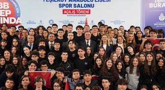 İBB, Bakırköy'de Yeşilköy Anadolu Lisesi'ne 100 milyon liralık spor salonu açtı