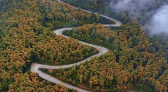 Karabük'ün Yenice ilçesinde sonbahar renk cümbüşü dronla görüntülendi