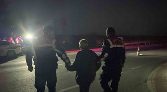 Karaman'da yaralananın olmadığı kazada 81 yaşındaki sürücüye jandarma destek oldu