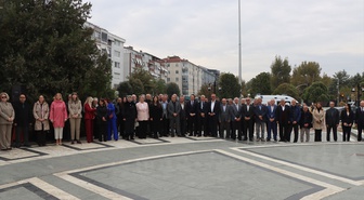 Kırklareli'nde Muhtarlar Günü töreninde Atatürk Anıtı'na çelenk sunuldu