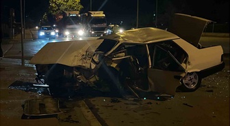 Konya Meram'da iki otomobil çarpıştı, 5 yaralı Konya Şehir Hastanesi'ne kaldırıldı