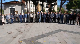 Köyceğiz Muhtarlar Derneği, Muhtarlar Günü'nde Atatürk büstüne çelenk sundu