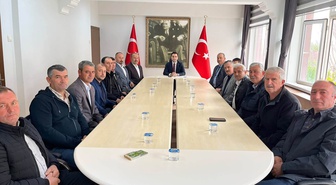 Lalapaşa'da Muhtarlar Günü'nde muhtarlar çelenk sundu, Kaymakam Çolak kabul etti