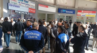 Manisa Otogarı'nda firmalar ana kapıyı 4 saat kapatarak tahliyeye tepki gösterdi