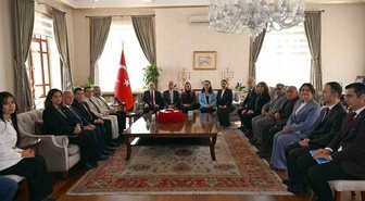 Manisa Valisi Özkan, Muhtarlar Günü'nde muhtarları ağırlayıp teşekkür etti