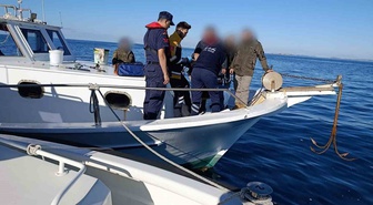 Muğla Milas'ta rahatsızlanan vatandaş Sahil Güvenlik botuyla denizden tahliye edildi