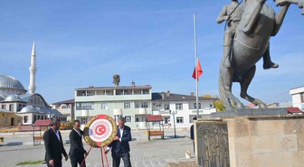 Muş Bulanık'ta 19 Ekim Muhtarlar Günü töreni çelenk sunumuyla başladı