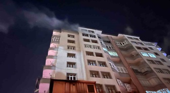Niğde'de 9 katlı binanın en üst katında yangın çıktı, 5 kişi hastaneye kaldırıldı