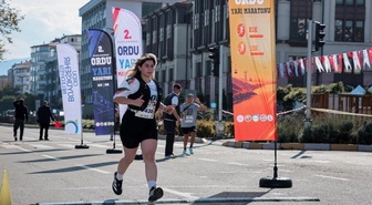 Ordu Altınordu'da düzenlenen yarı maratonda 8 ülkeden 707 sporcu yarıştı