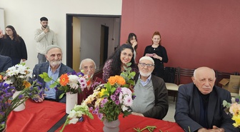 Samsun'da huzurevi sakinleri Atakum'da düzenlenen çiçek terapisiyle buluştu