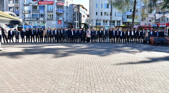 Terme Muhtarlar Derneği, Muhtarlar Günü'nde Atatürk Anıtı'na çelenk sundu