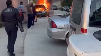 Tokat'ta hastane otoparkında itfaiye, alev alan otomobili 2 araca sıçramadan söndürdü