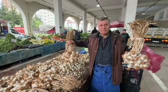 Yozgat'ta sarımsak fiyatları 200 liradan 50 liraya kadar geriledi