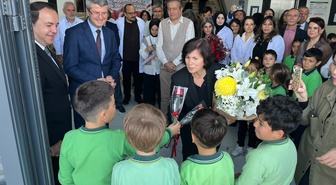 Zonguldak'ta emekli öğretmen Hülya Uzungüngör 40 yıl çalıştığı okuldan uğurlandı