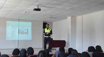 Bingöl İl Emniyet Müdürlüğü iki lisede 350 öğrenciye trafik eğitimi verdi