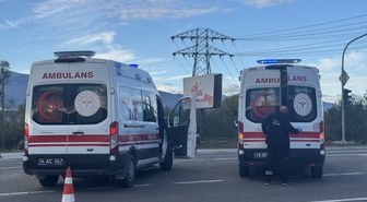 Bolu'da D-100'de motosikletle hafif ticari araç çarpıştı, 2 kişi yaralandı
