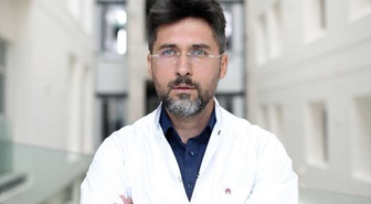 Doç. Dr. Hüseyin Özden, meme kanserinde erken tanının önemini vurguladı