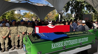 Erciyes'te kayalıklardan düşen rehber toprağa verildi, Hollandalı turist sağ kurtuldu