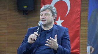 Ertuğrul Sağlam Gümüşhane'de spor lisesi öğrencilerine eğitimin önemini anlattı