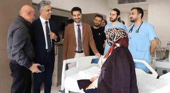 Erzincan'da Rektör Kuyrukluyıldız ve Başhekim Taş yatan hastaları ziyaret etti