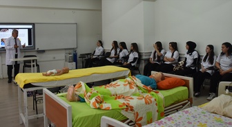 Gümüşhane'deki sağlık lisesi 260 öğrenciyi uygulamalı eğitimle mesleğe hazırlıyor