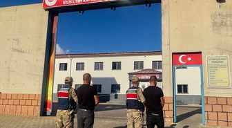 Kilis Yavuzlu'da göçmen kaçakçılığı iddiasıyla 2 şüpheli tutuklandı