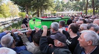 Konya Akşehir'de kıraathanede tüfekli saldırıda ölen 33 yaşındaki kişi defnedildi