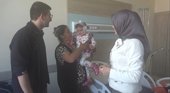 Kütahya'da 2 buçuk yaşındaki çocuğa ilk kez biyonik kulak ameliyatı yapıldı