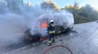 Muğla Bodrum'da okul servisi minibüs yangında kullanılamaz hale geldi
