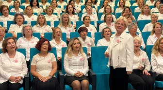 Nilüfer Kadın Korosu'ndaki 175 kadın, meme kanserinde erken teşhise dikkat çekti