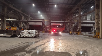 Sakarya Akyazı'da alüminyum fabrikasındaki yangın söndürüldü, 2 işçi yaralandı