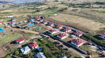 Tunceli'nin Burmageçit köyünde 11 kırsal konut hak sahiplerine teslim edildi