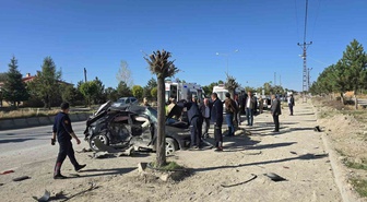 Van Edremit'te Honda otomobil ile Toyota kamyonet çarpıştı, 5 kişi yaralandı