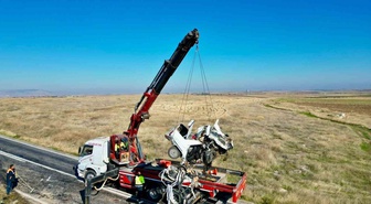 Afyonkarahisar'da iki otomobil kafa kafaya çarpıştı, 4 kişi öldü, 4 kişi yaralandı