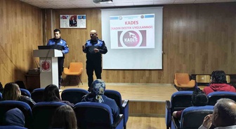 Afyonkarahisar'da polis lise öğrencilerine siber zorbalığı anlattı